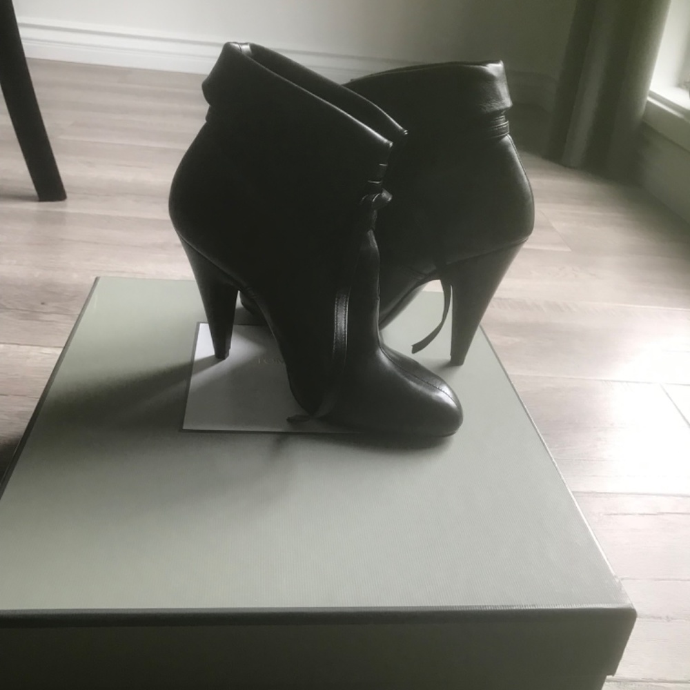 TOM FORD Sheep Leather Ankle-Tie Cuff Boots (Black) - - Picture 7 of 9